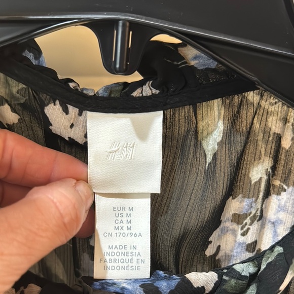 Women’s H&M Sheer Flowy Floral Black and Blue Maxi Dress Sz M - Picture 3 of 16